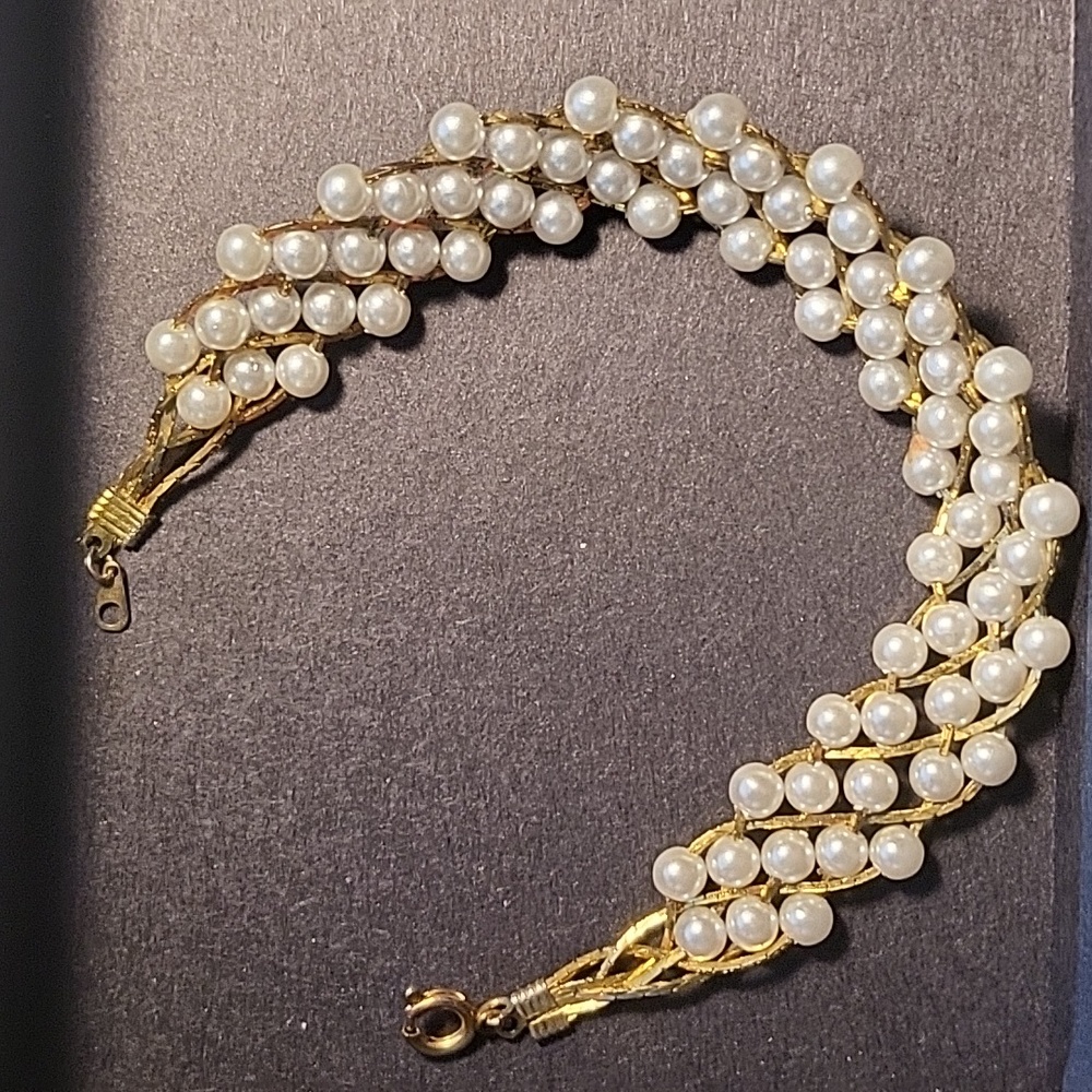 Pearl with gold bracelet.